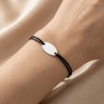 Brățară pe Șnur cu Plăcuță Ovală de Argint 925