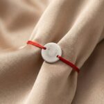 Brățară pe șnur reglabil cu bănuț gravat din Argint 925