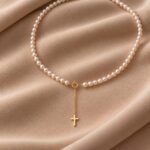 Colier cu perle scoică și charm cruciuliță din Argint 925