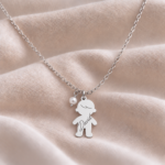 Colier personalizat cu băiețel din argint 925 și perlă naturală